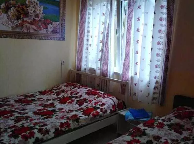 ペンション Vishnevui Rai Guest House