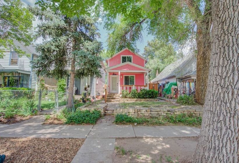 Perfect Cottage Downtown Great Patio!