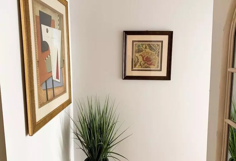 Stunning 3bd/3ba In Jamaica Plain Near The Trains #2