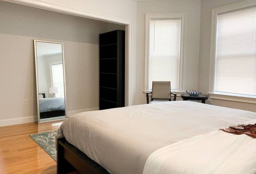 Stunning 3bd/3ba In Jamaica Plain Near The Trains #2