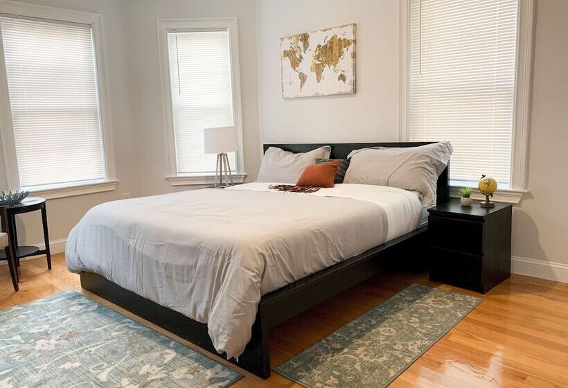 Stunning 3bd/3ba In Jamaica Plain Near The Trains #2