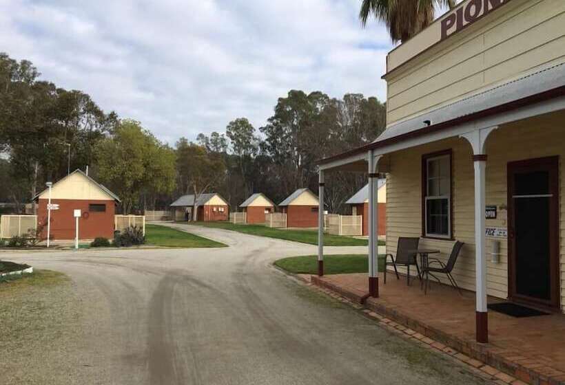 בית מלון כפרי Pioneer Tourist Park