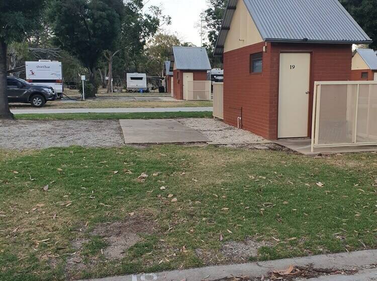 בית מלון כפרי Pioneer Tourist Park