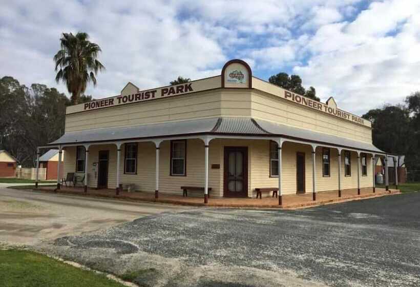 בית מלון כפרי Pioneer Tourist Park