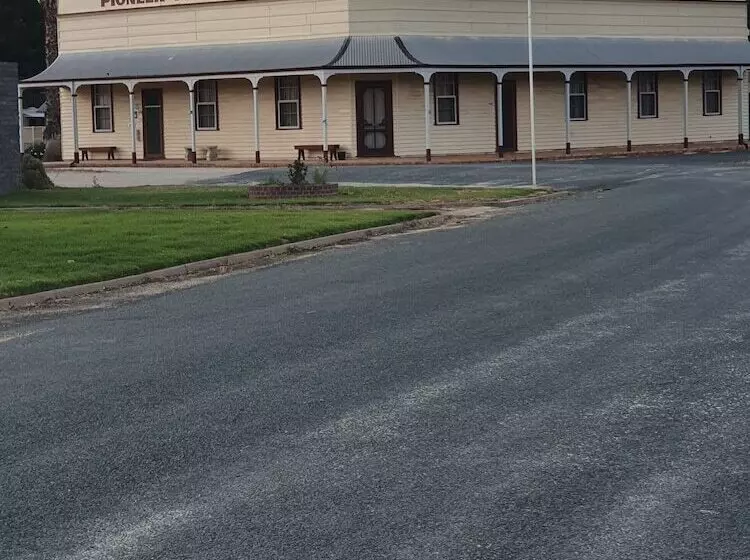 Hotelli Pioneer Tourist Park