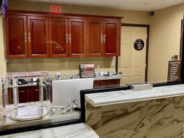 モーテル Motor City Inn & Suites