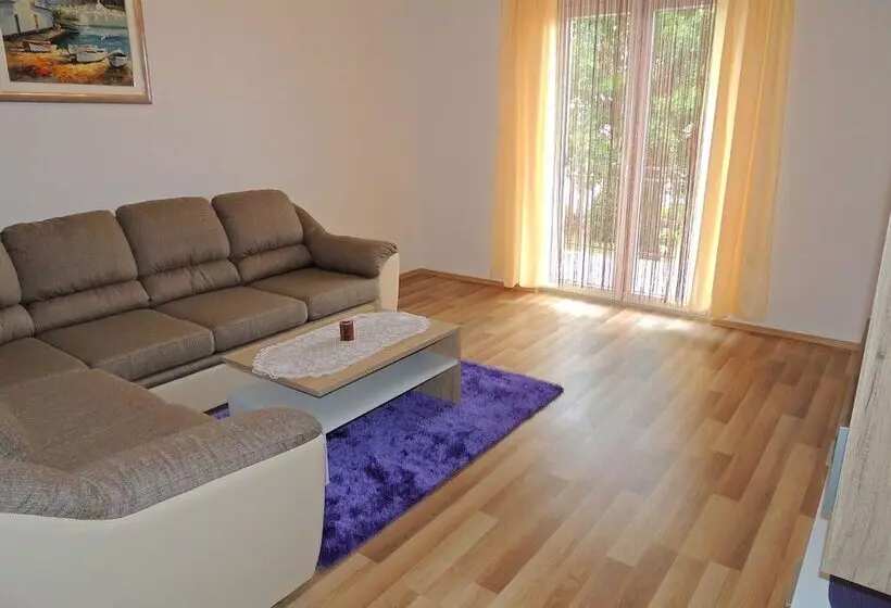 Apartments Nikolina