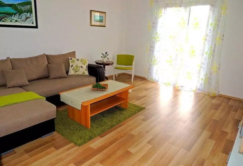 Apartments Nikolina