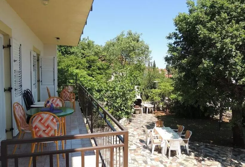 Apartments Nikolina