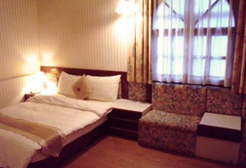 هتل Chung Shan Business