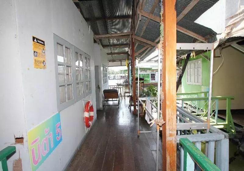 هتل Nita Raft House