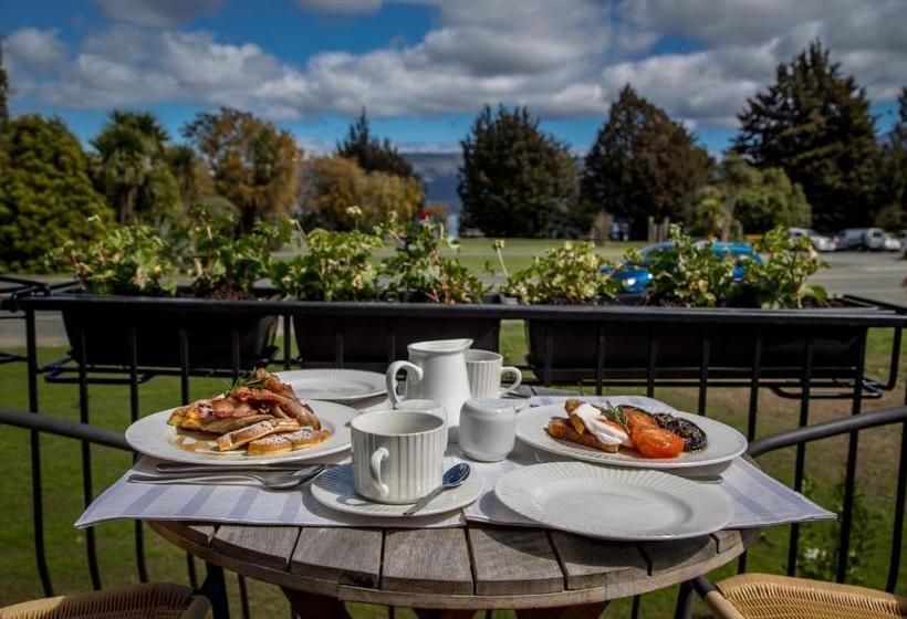 فندق Te Anau Lakefront B&b