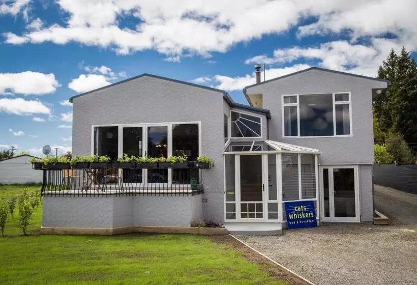 Hotelli Te Anau Lakefront B&b