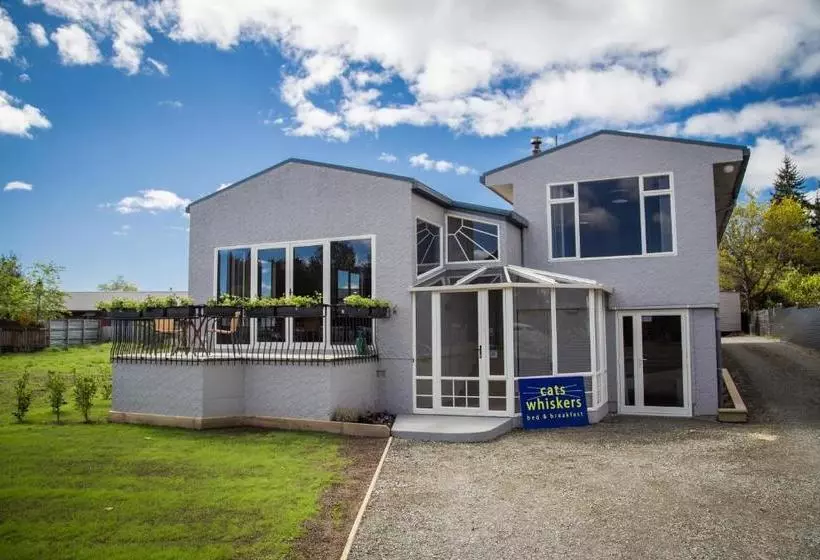 Hotelli Te Anau Lakefront B&b