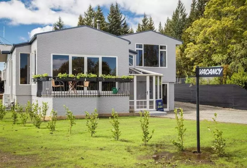 Hotelli Te Anau Lakefront B&b