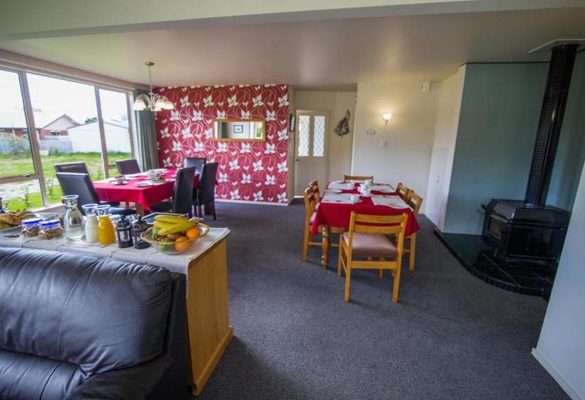 فندق Te Anau Lakefront B&b