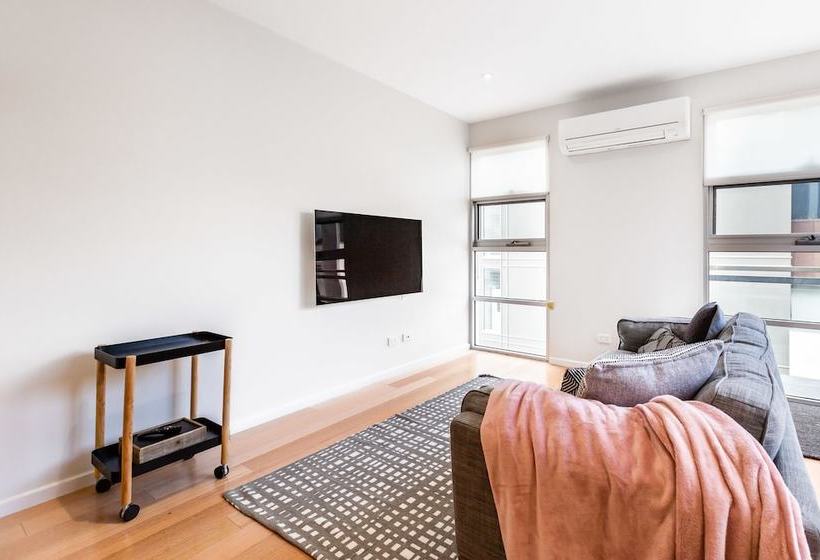 Hotham, 2bdr North Melbourne Apartment