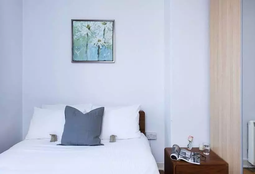 Incredibly Central Neat 2br Flat!