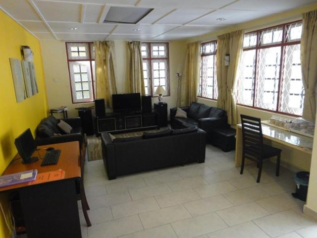 Hotell Eight Mentigi Guesthouse