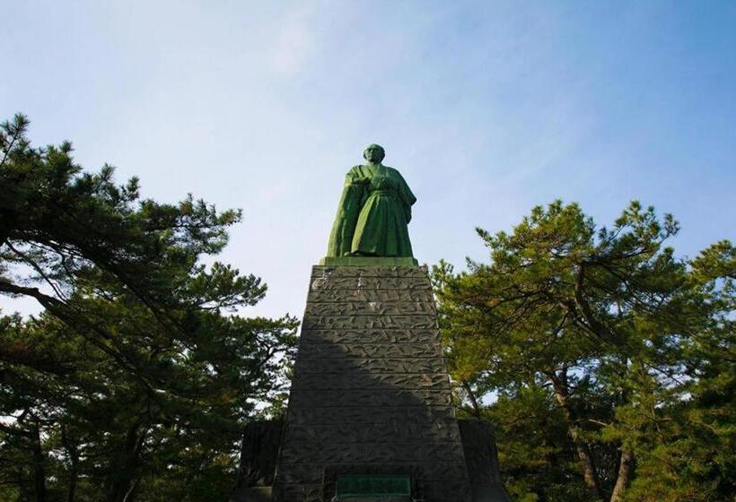 Отель Town Honmachi