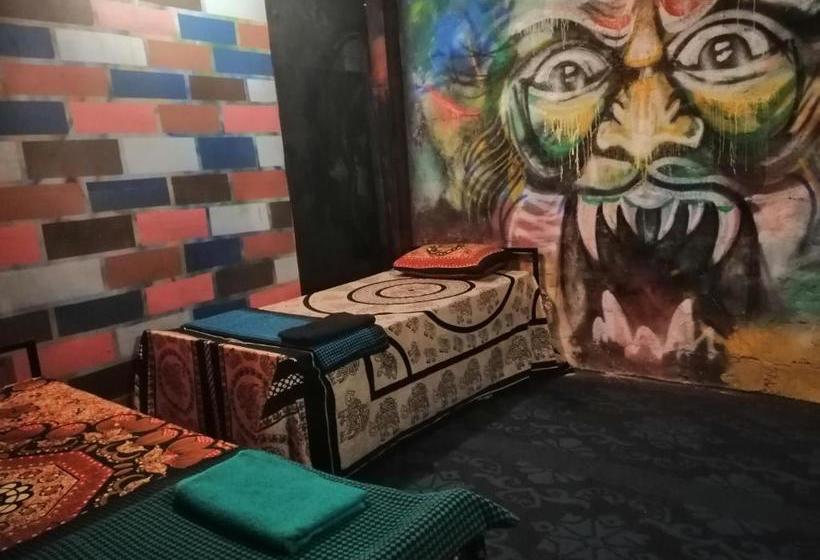 Vandrarhem Tree House Cafe Ella