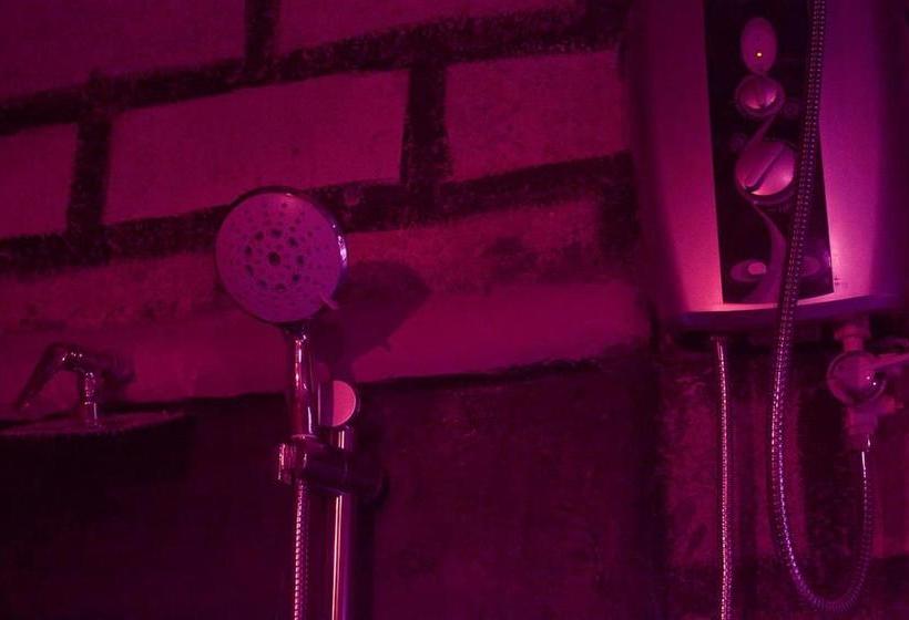 Vandrarhem Tree House Cafe Ella