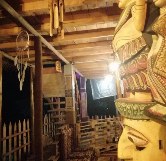 Vandrarhem Tree House Cafe Ella