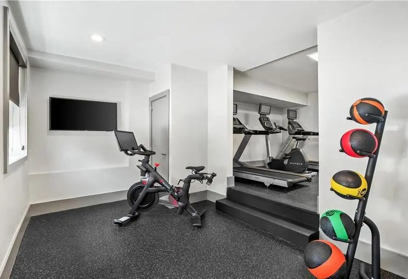 District 3 Hotel, Ascend Hotel Collection