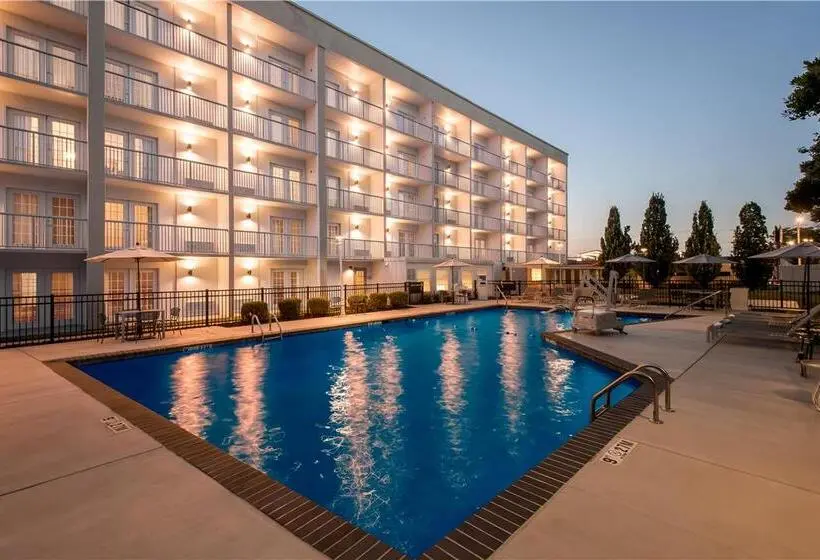District 3 Hotel, Ascend Hotel Collection