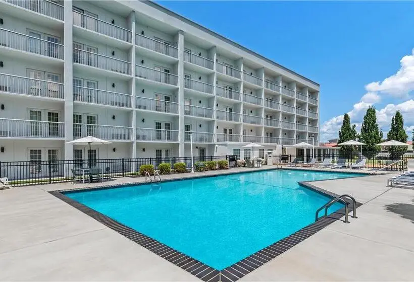 District 3 Hotel, Ascend Hotel Collection