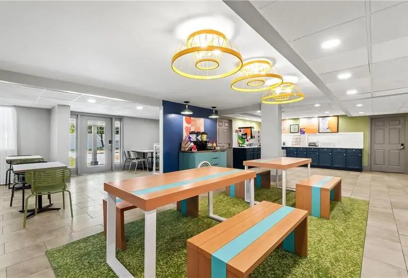 District 3 Hotel, Ascend Hotel Collection