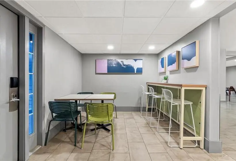 District 3 Hotel, Ascend Hotel Collection