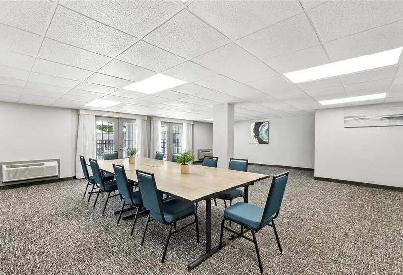 District 3 Hotel, Ascend Hotel Collection