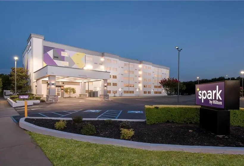 District 3 Hotel, Ascend Hotel Collection
