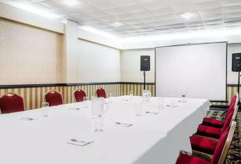 ホテル Baymont By Wyndham Kokomo