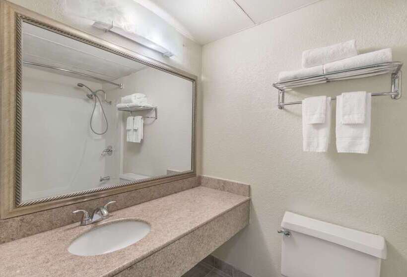 فندق Baymont By Wyndham Kokomo