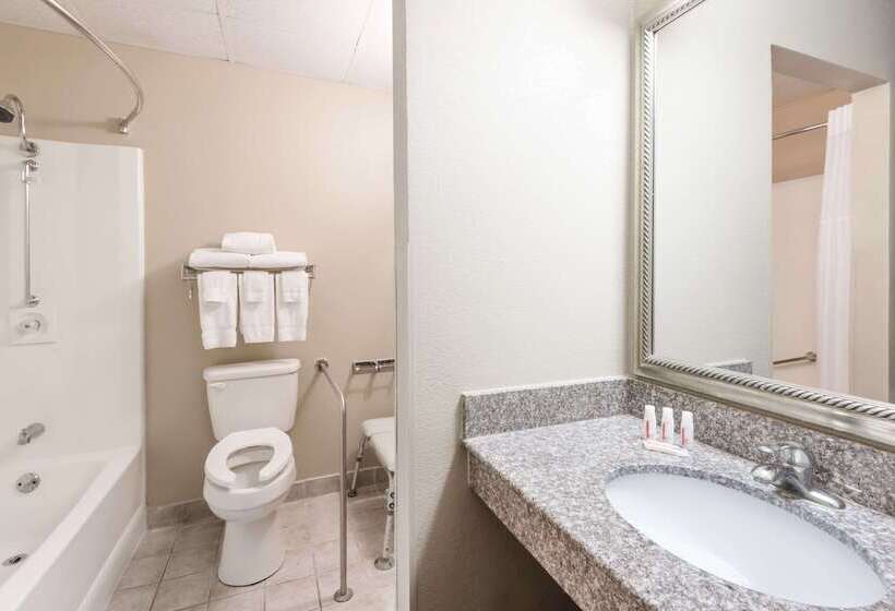 فندق Baymont By Wyndham Kokomo