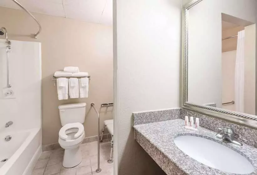 ホテル Baymont By Wyndham Kokomo