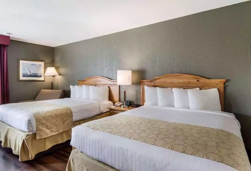 בית מלון כפרי Clarion Inn Seekonk   Providence