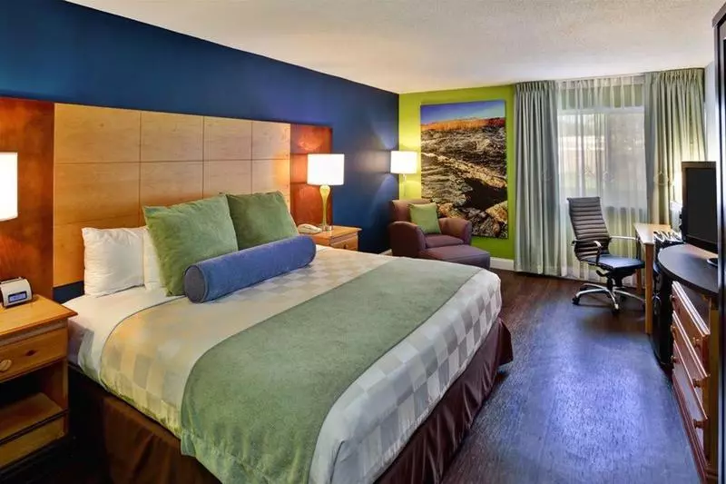 בית מלון כפרי Clarion Inn Seekonk   Providence