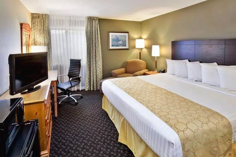 בית מלון כפרי Clarion Inn Seekonk   Providence