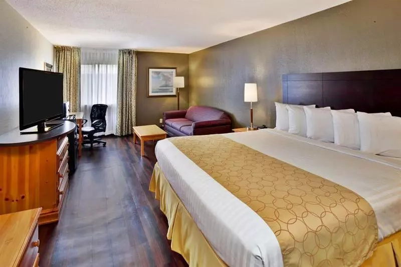 בית מלון כפרי Clarion Inn Seekonk   Providence