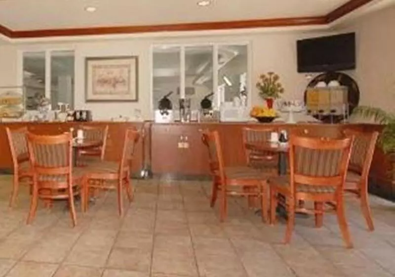 Отель Comfort Suites Lakewood Denver