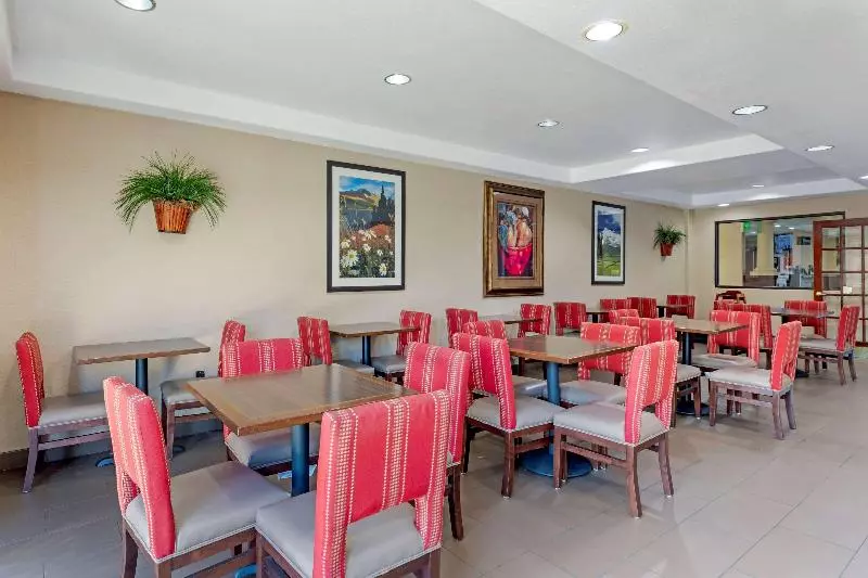 Отель Comfort Suites Lakewood Denver