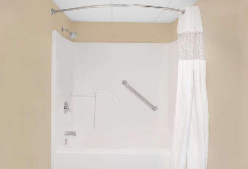 בית מלון כפרי Days Inn By Wyndham Fayetteville