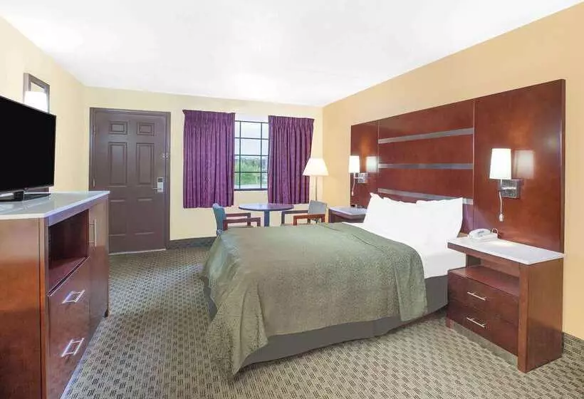 هتل Days Inn By Wyndham Fayetteville