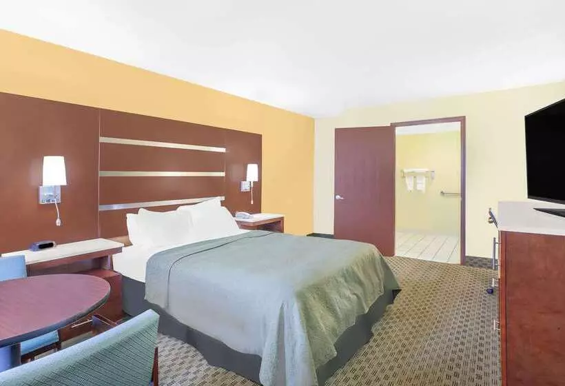 هتل Days Inn By Wyndham Fayetteville