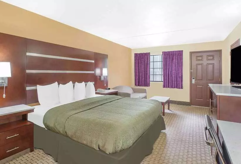 هتل Days Inn By Wyndham Fayetteville