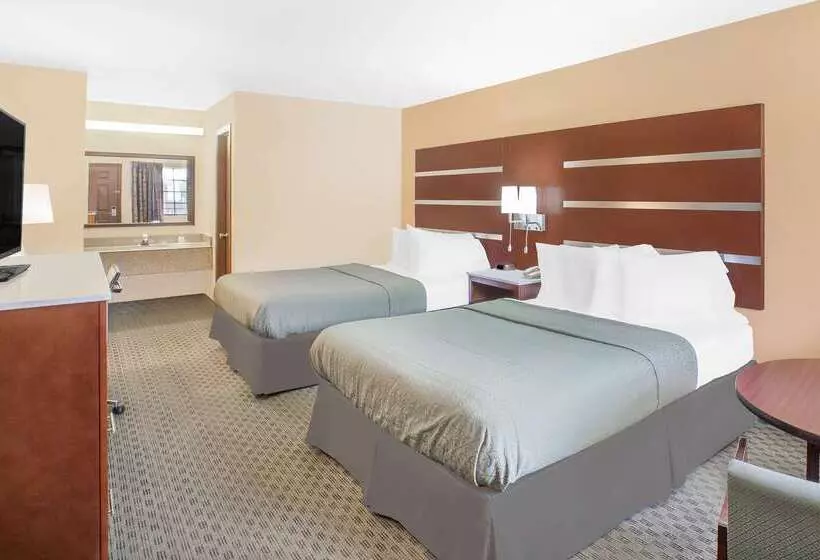 هتل Days Inn By Wyndham Fayetteville