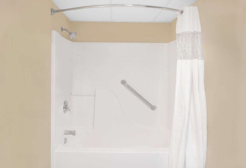 בית מלון כפרי Days Inn By Wyndham Fayetteville